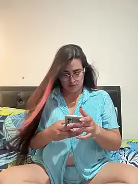 BellaPeers_ room chat