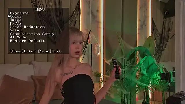 BellaSecrett — Lick your fingers