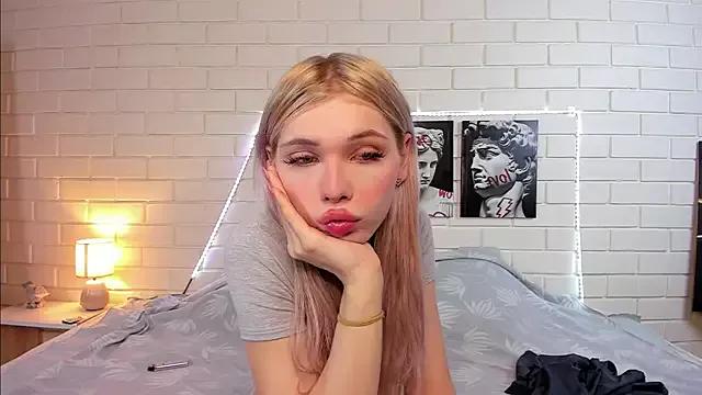 Freechat Blondy_Fina on StripChat