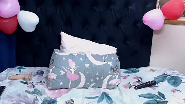 Freechat BootyliciousbustyX33 on StripChat