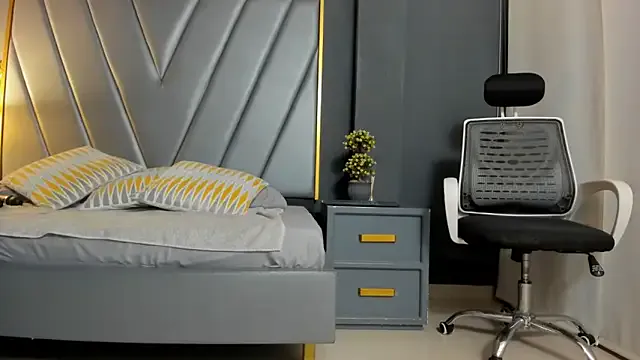 BrendaAdams_ room chat
