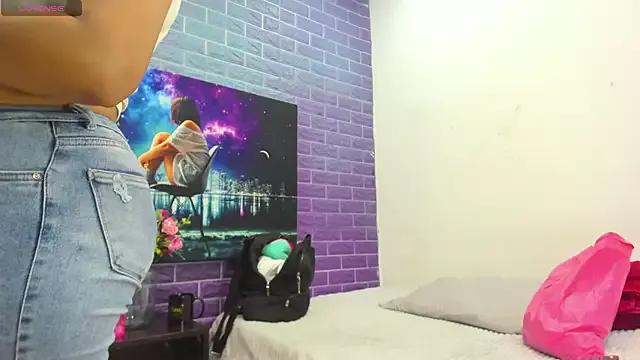 Freechat BustyGlow on StripChat