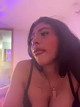 Freechat canela_10 on StripChat