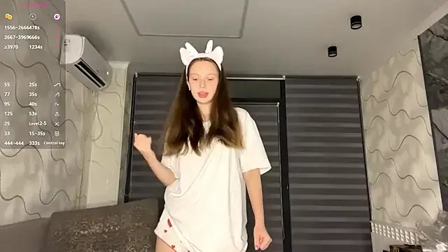 Freechat CharlynDini on StripChat