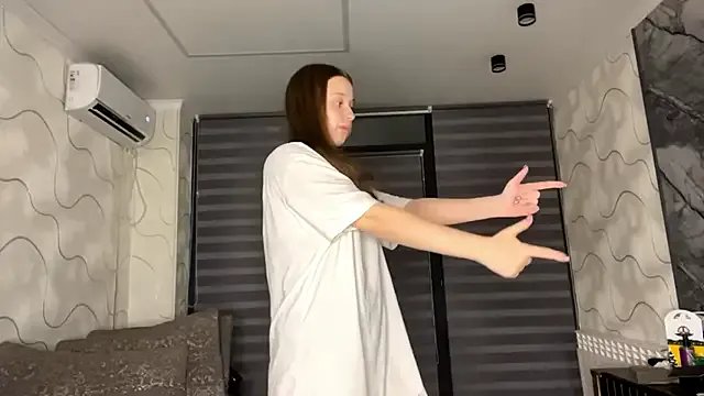 Freechat CharlynDini on StripChat