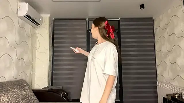 Freechat CharlynDini on StripChat