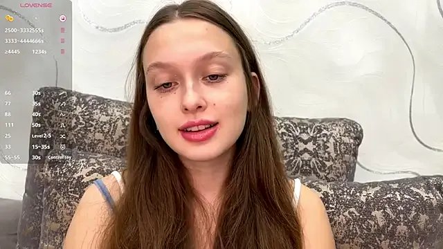 Freechat CharlynDini on StripChat