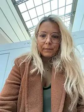 Freechat EmyLana on StripChat