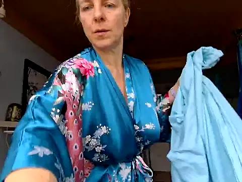 FrauleinSchmitt — Show my Milf Ass and Slap 5X