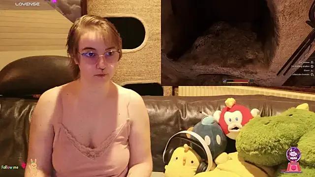 GamerGirl_Eve — LT gets 2 Videos + 2 Pics Take off top