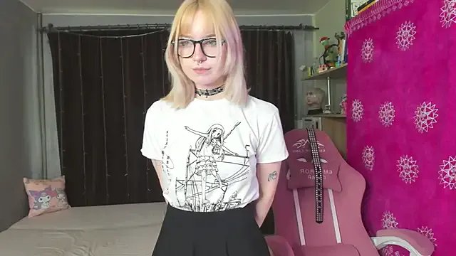 Freechat godlikegirlyy on StripChat