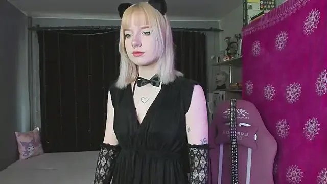 Freechat godlikegirlyy on StripChat