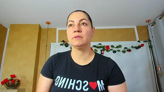 Heidy_milf room chat