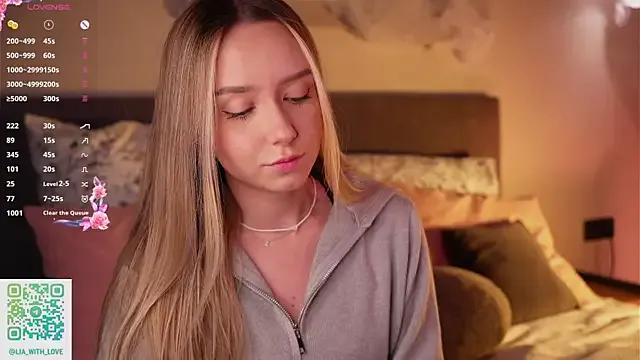 StripChat HollisBeckett is Freechat HollisBeckett — Take off my shorts