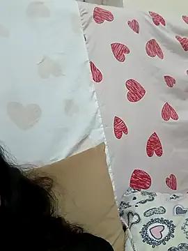 houda-ha on StripChat