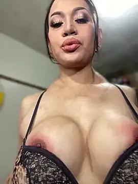 Freechat HugeKatarinaTS on StripChat