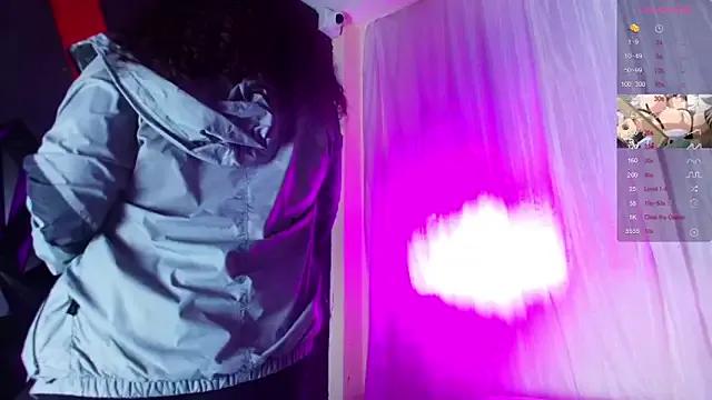 ivonne_diaz1 on StripChat