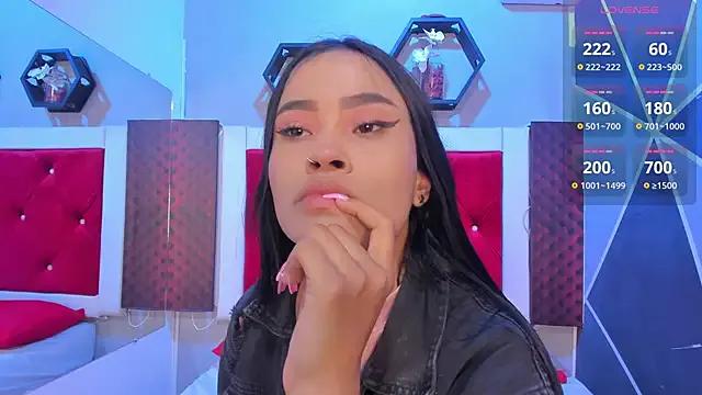 Freechat Karoll014 on StripChat