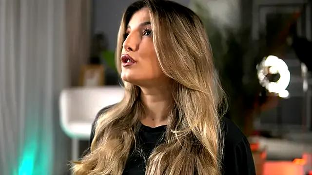 Freechat KellyMathews on StripChat