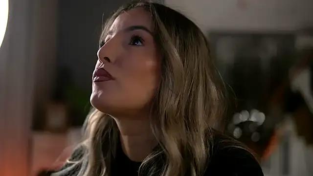 Freechat KellyMathews on StripChat