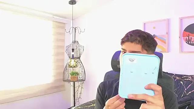 Freechat kevienmiet on StripChat