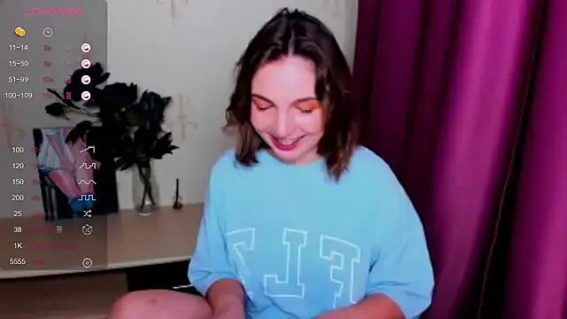 Freechat KindHazelHere_ on StripChat