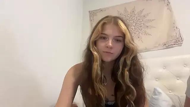 kykybaby4444 on StripChat