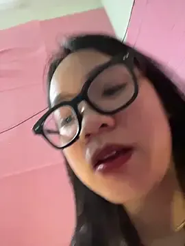 Leeeeiu on StripChat