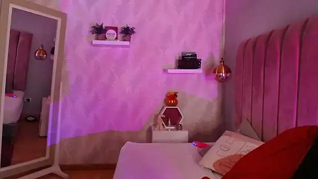 LeenaBrown on StripChat 