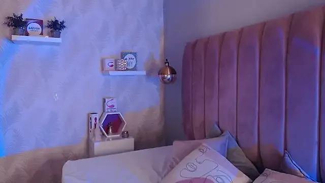 LeenaBrown on StripChat 