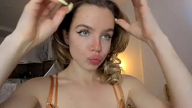 Private lit_asella on StripChat