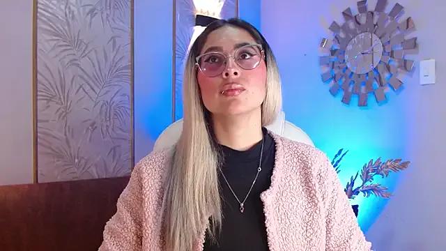 Freechat LunaaGrey_ on StripChat