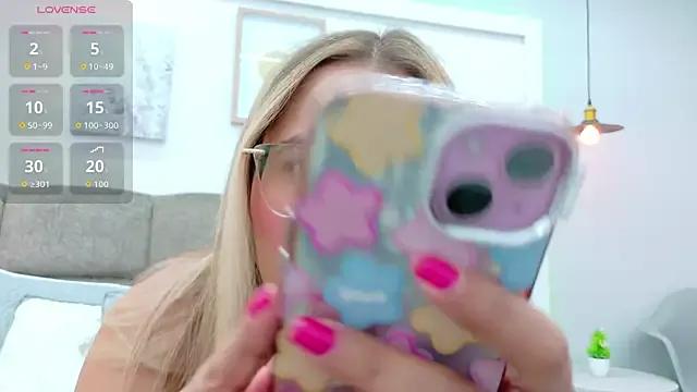 MaddieTease on StripChat 