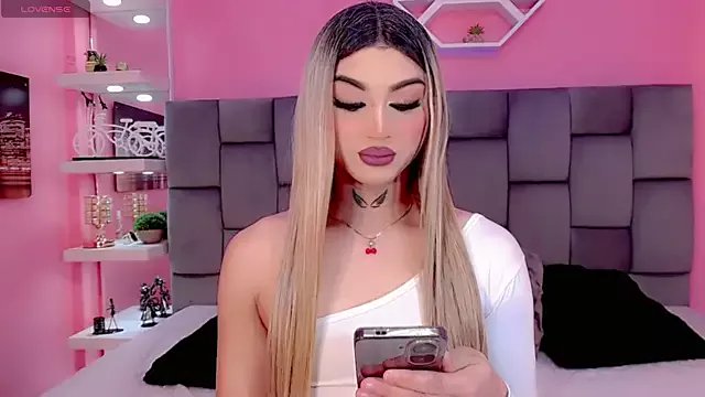 Freechat Miacuteee on StripChat