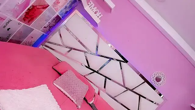 Freechat Miacuteee on StripChat