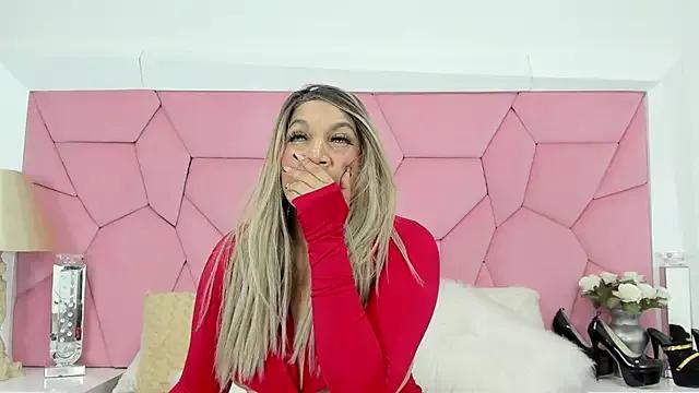 MiaMancini on StripChat 