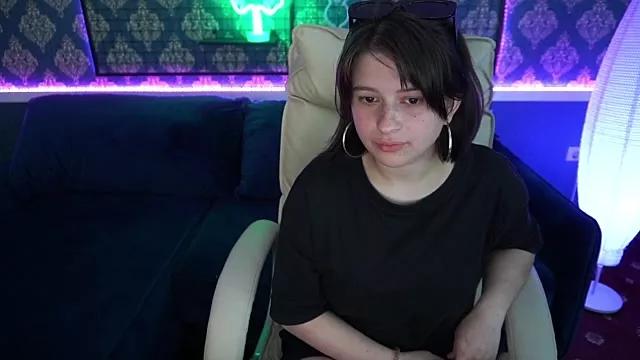 Miki_Kivi on StripChat 