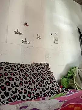 Freechat Molyjoliepetitte_245 on StripChat