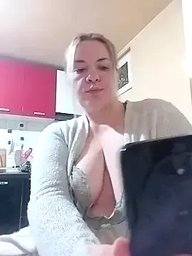 Mommygetnaughty on StripChat 