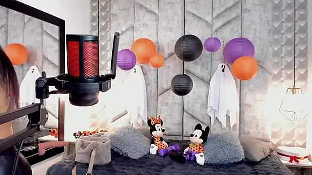 Freechat NiicolleMiller on StripChat