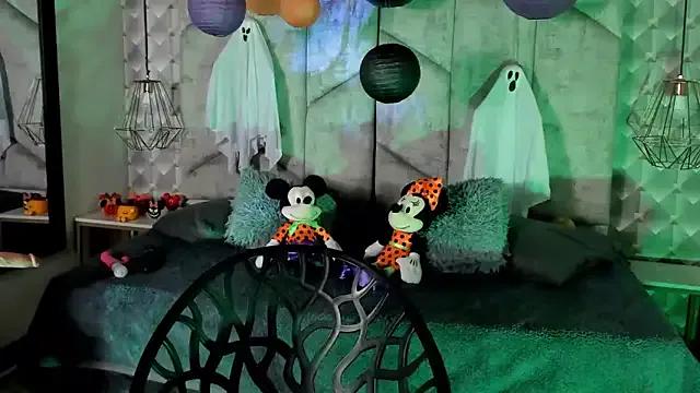 Freechat NiicolleMiller on StripChat