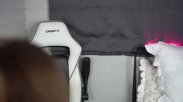 Freechat Peachxlush on StripChat