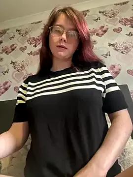 StripChat raen001 is Freechat raen001 — change my top on bus