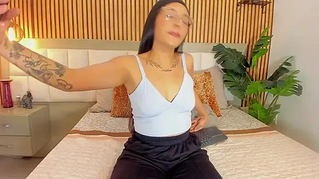 Roseaurora on StripChat