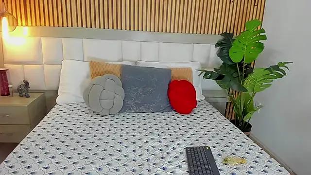 Roseaurora on StripChat