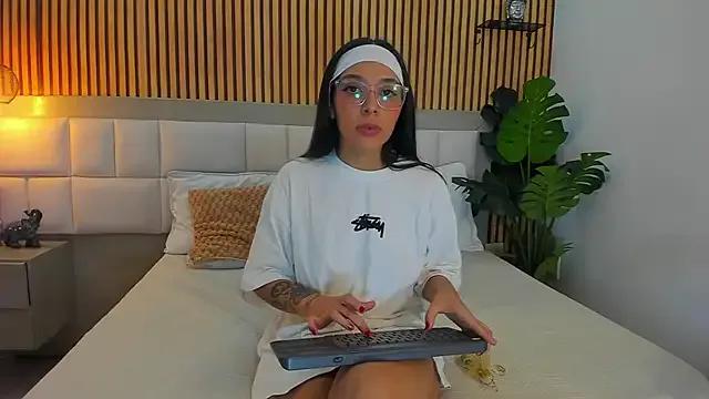 Roseaurora on StripChat