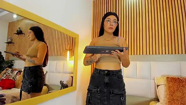 Roseaurora on StripChat