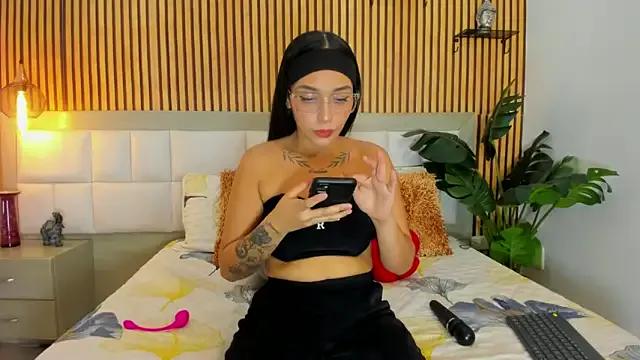 Roseaurora on StripChat