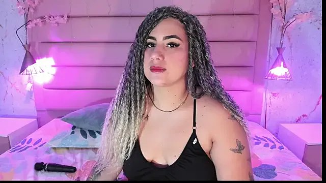 sabrinamilani on StripChat