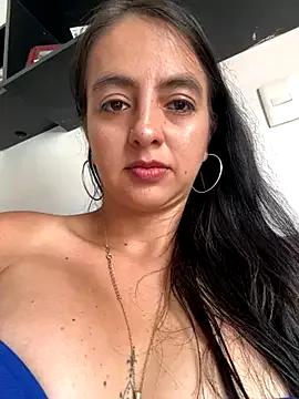 StripChat salo-rousee is Freechat salo-rousee — Aceite en los senos